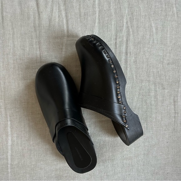 Thalie Clogs - Picture 1 of 6